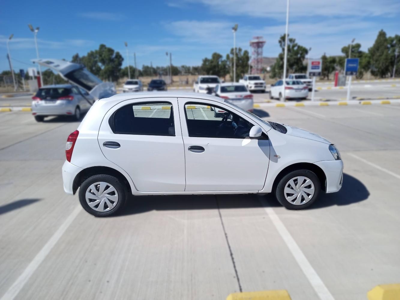 Toyota ETIOS X 1.5 6M/T 5P