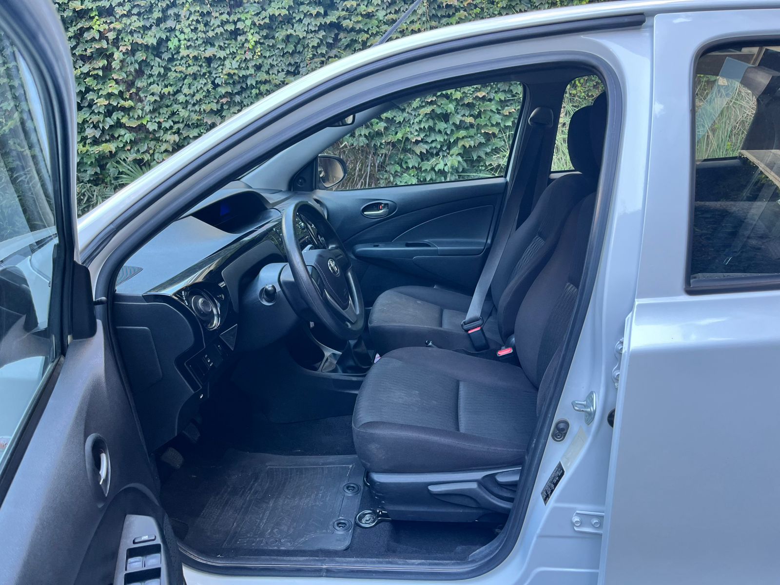 Toyota ETIOS X 1.5 6M/T 5P