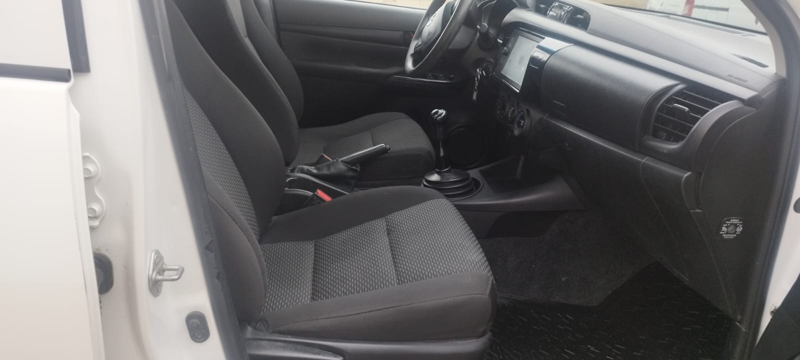 Toyota HILUX 4X4 DC DX 2.4 TDI 6 MT