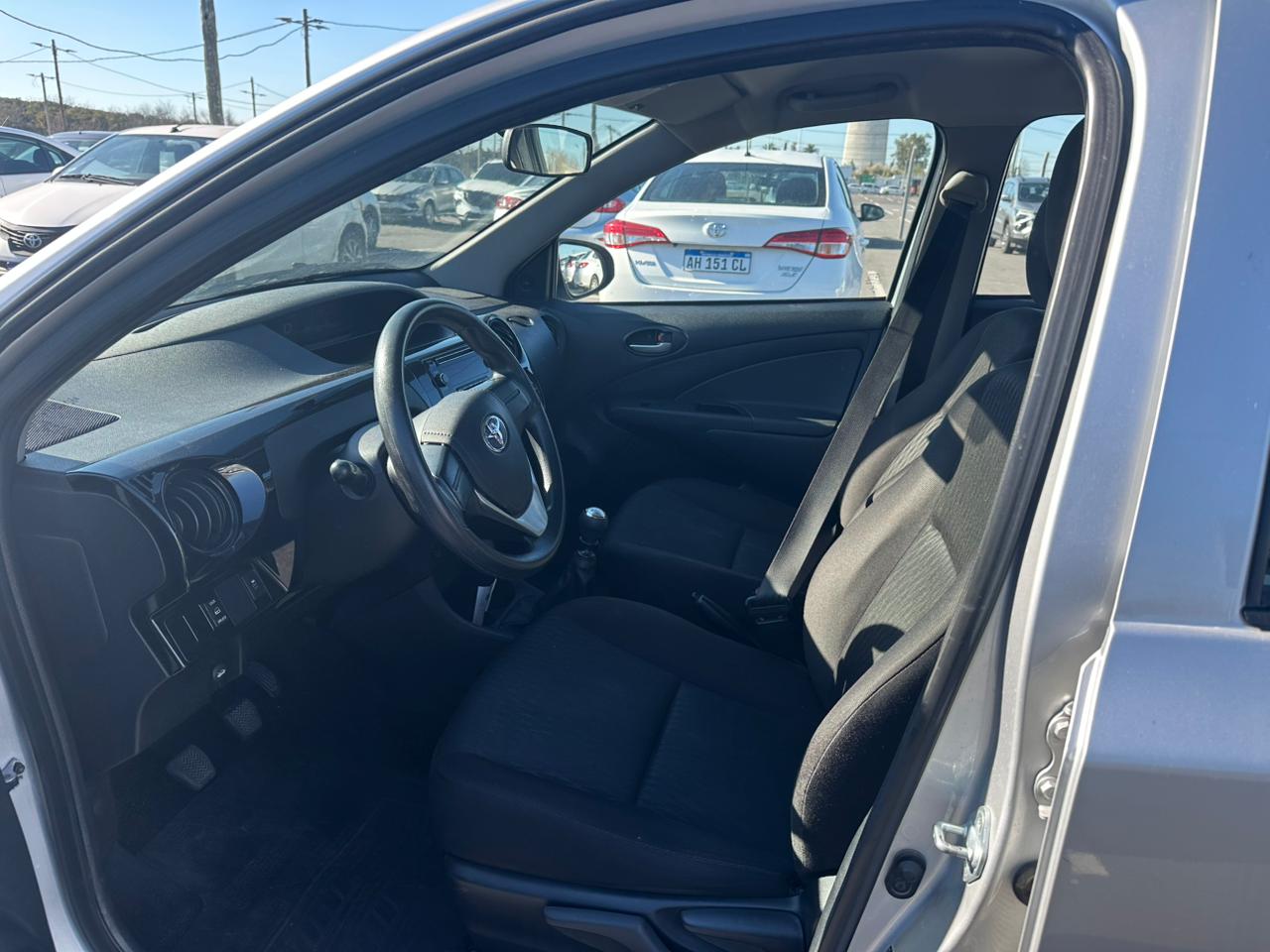Toyota ETIOS X 1.5 6M/T 5P