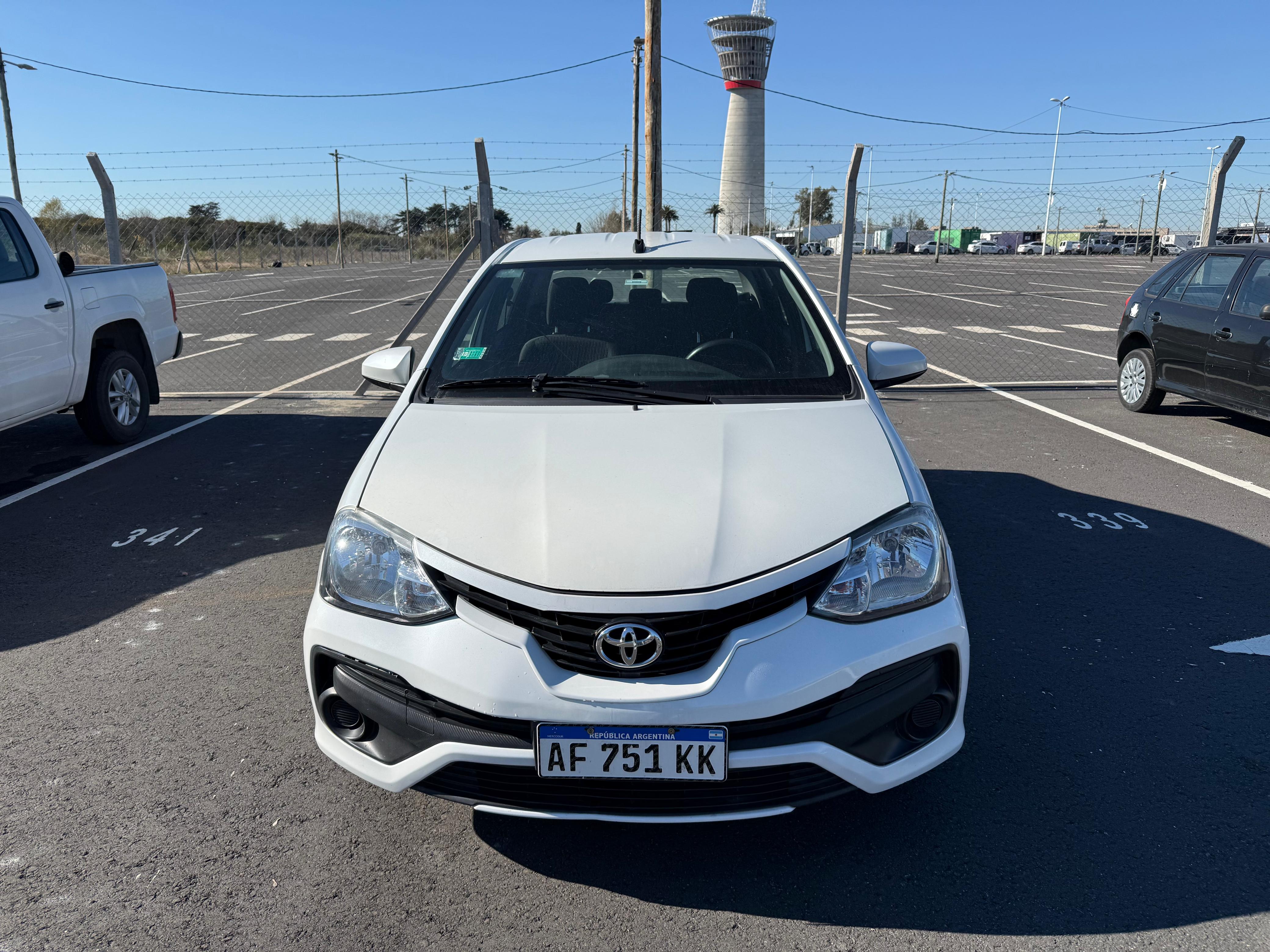 Toyota ETIOS X 1.5 6M/T 4P