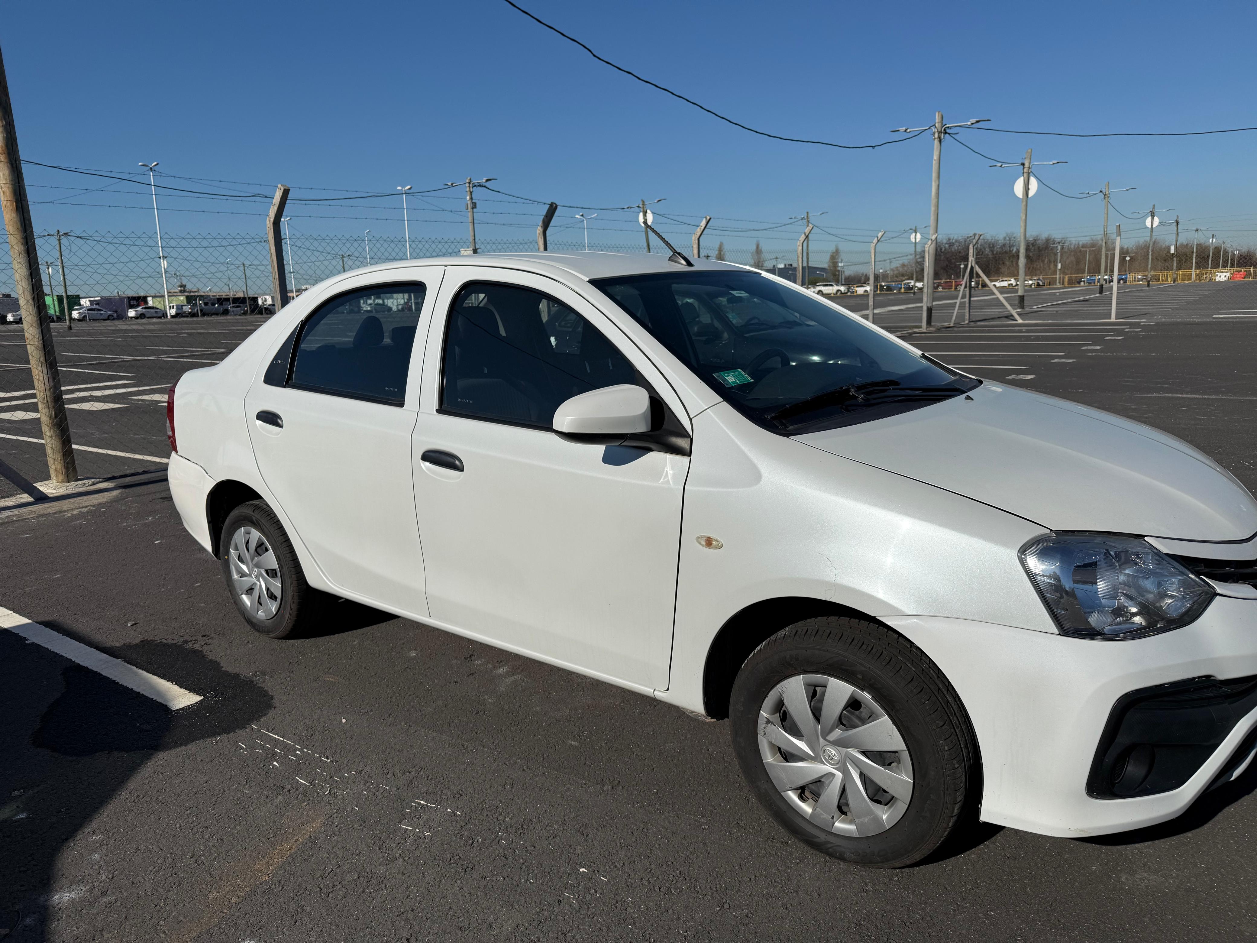 Toyota ETIOS X 1.5 6M/T 4P