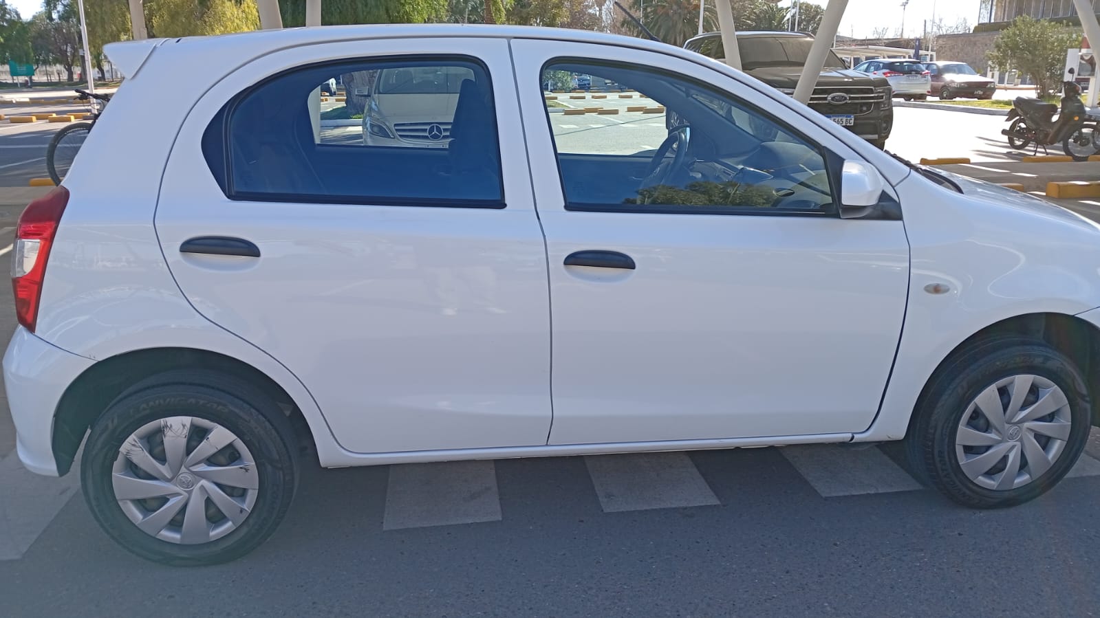 Toyota ETIOS X 1.5 6M/T 5P